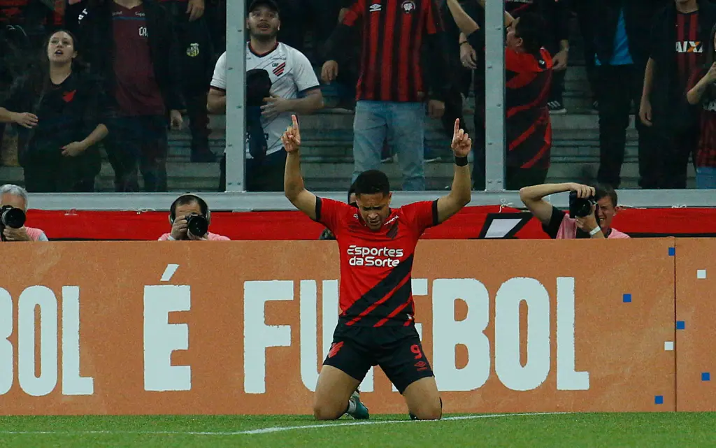 El brasileño Vitor Roque de Athletico Paranaense, en una fotografía de archivo. EFE/Hedeson Alves