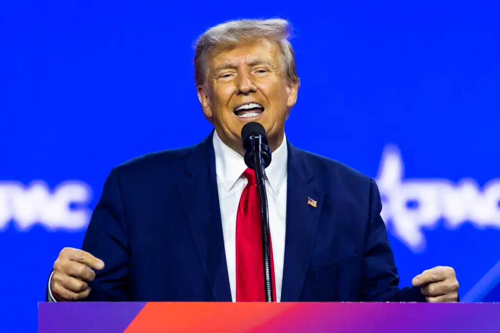 Fotografía de archivo del expresidente de EE.UU., Donald Trump. EFE/EPA/JIM LO SCALZO