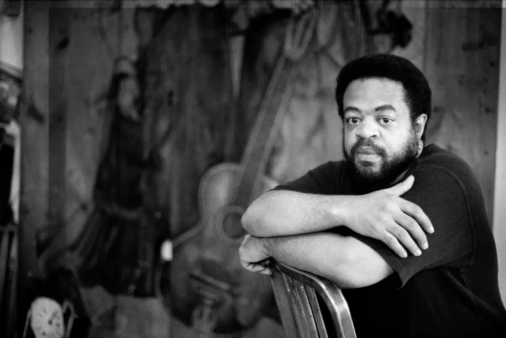 Fotografía cedida por la American Fedration of Arts (AFA) donde aparece el artista estadounidense Whitfield Lovell. EFE/AFA