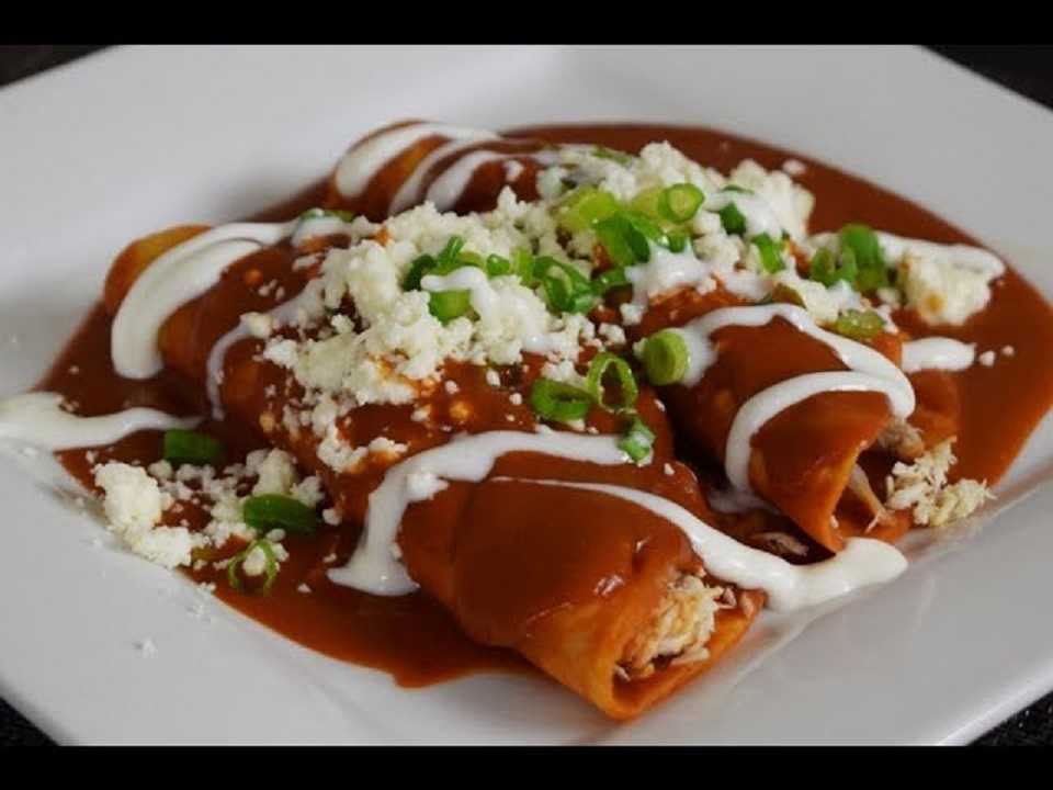 Enfrijoladas con guajillo: deliciosa receta con un toque picante