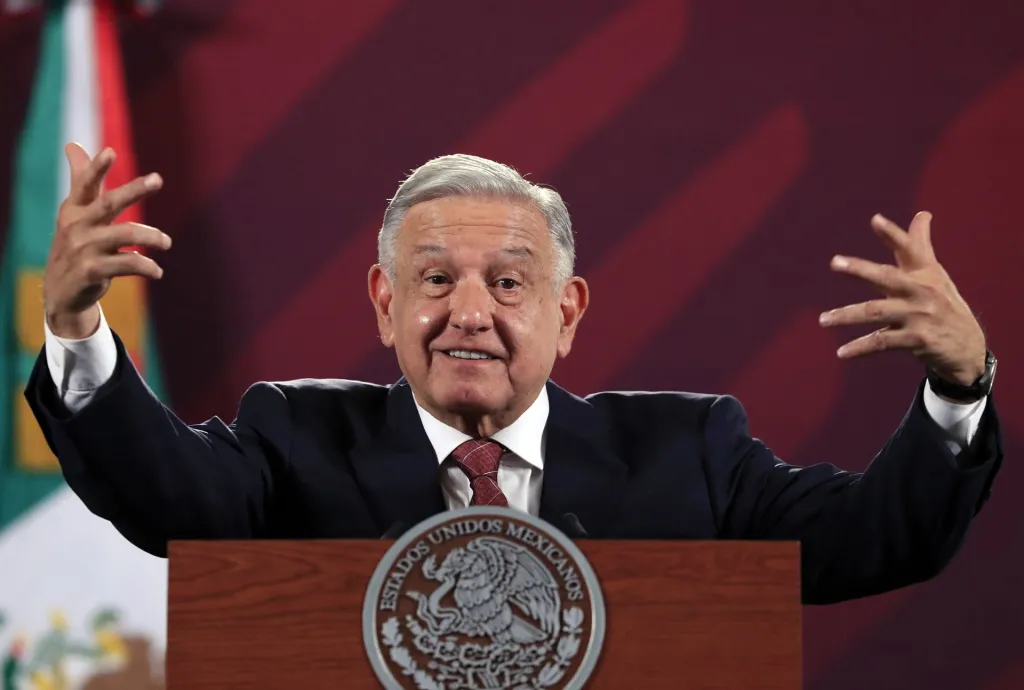 El presidente de México, Andrés Manuel López Obrador, habla durante su conferencia matutina hoy, en el Palacio Nacional en Ciudad de México (México). EFE/Mario Guzmán