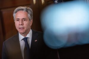 El secretario de Estado de los Estados Unidos, Antony Blinken, al atender a la prensa, antes de viajar a China, en Washington DC (EE.UU.). EFE/Shawn Thew