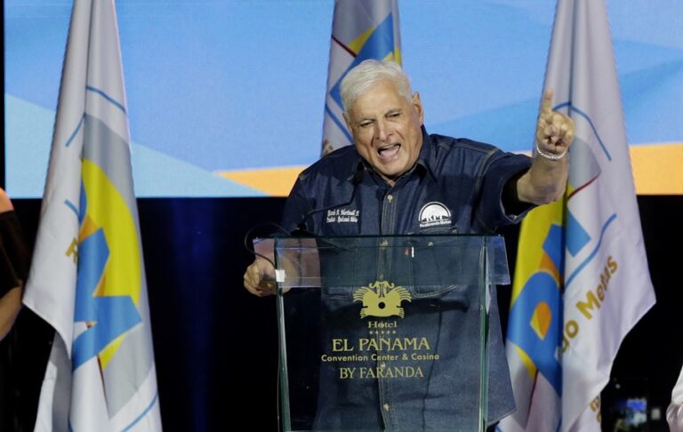 El expresidente panameño Ricardo Martinelli en Ciudad de Panamá (Panamá). EFE/ Bienvenido Velasco