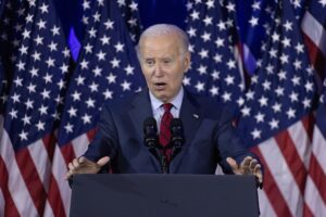El presidente de los Estados Unidos, Joe Biden, pronuncia un discurso en Washington, DC, Estados Unidos. EFE/EPA/MICHAEL REYNOLDS