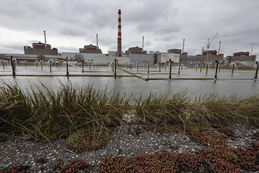 La central nuclear ucraniana de Zaporiyia en una imagen de archivo. EFE/EPA/Sergei Ilnitsky