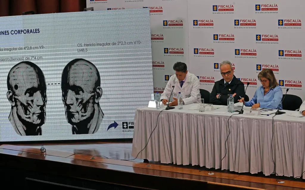 La vicefiscal general de la nación, Martha Janeth Mancera (d), habla durante una conferencia de prensa hoy en Bogotá (Colombia). EFE/Mauricio Dueñas Castañeda