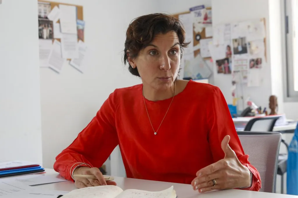 La representante en España del Alto Comisionado de Naciones Unidas para los Refugiados (Acnur), Sophie Muller, en una entrevista con EFE con motivo del Día Mundial de las Personas Refugiadas, que se celebra el próximo 20 de junio, alerta de que el acceso al sistema de protección internacional en España está en una situación "muy crítica", en una entrevista con EFE en vísperas del Día Mundial de las Personas Refugiadas. EFE/ Jennifer Gómez