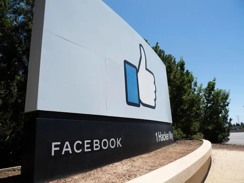 Vista del logo de Facebook en Menlo Park, California (EE.UU.). EFE/John G. Mabanglo