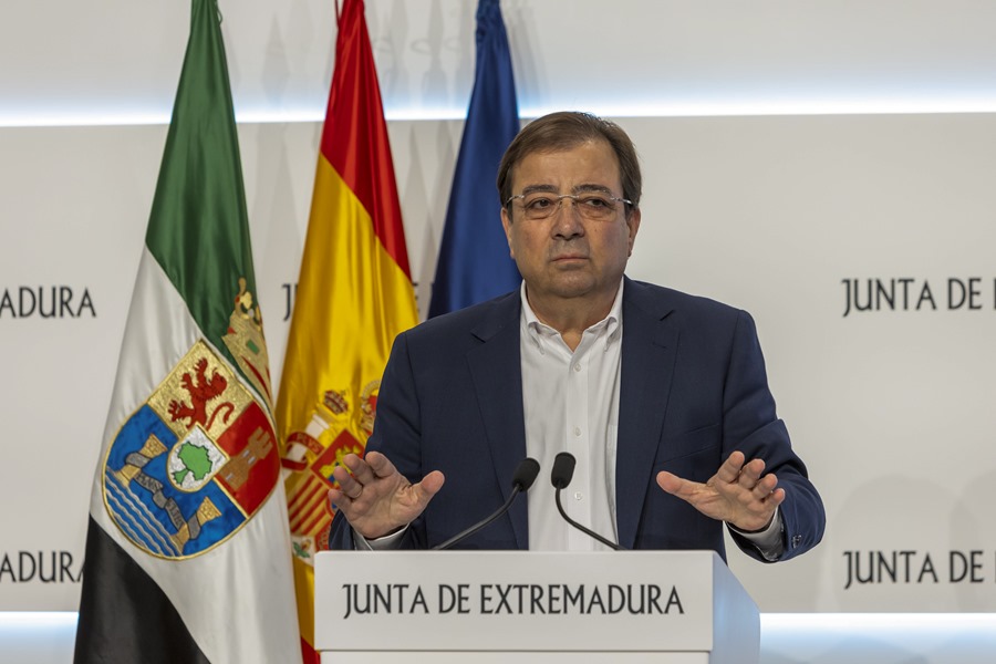 El presidente en funciones de la Junta de Extremadura, Guillermo Fernández Vara, en rueda de prensa este miércoles. EFE/Jero Morales