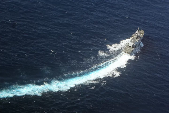 Fotografía de archivo que muestra una fragata de la Armada Nacional colombiana custodiando en el merdiano 82, cerca del archipiélago de San Andrés (Colombia). EFE/Mauricio Dueñas Castañeda