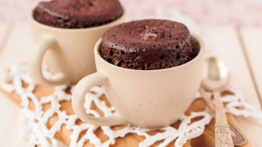 Mug cake de chocolate negro: prepara este sabroso postre