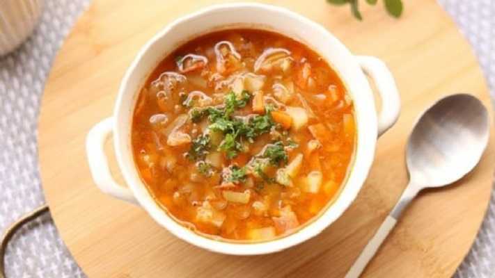 Sopa de lentejas con plátano macho