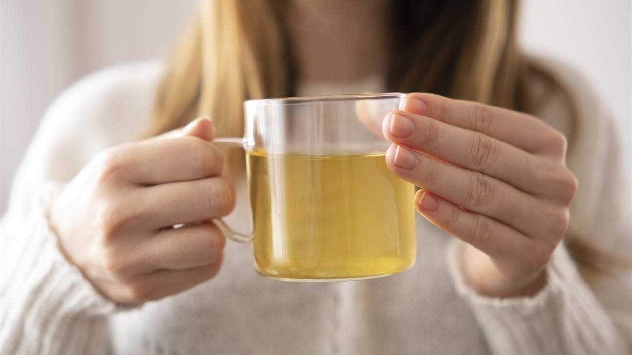 Infusiones de hierbas naturales que benefician tu salud