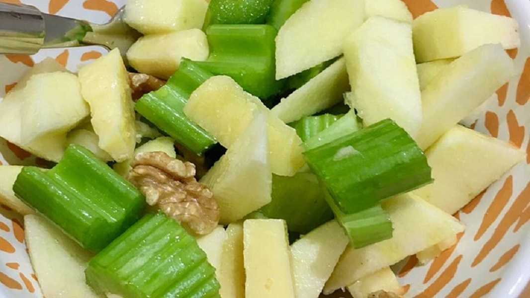 Ensalada de apio y manzana: deliciosa receta para una cena ligera