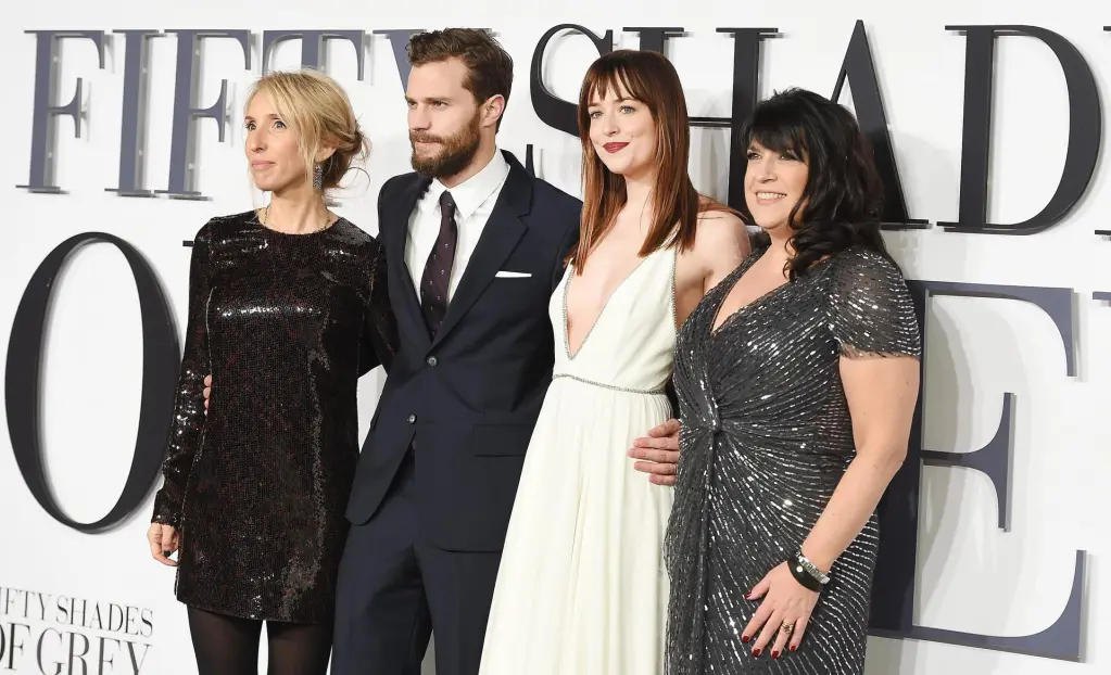 Imagen de archivo del estreno de la película "Las cincuenta sombras de Grey" el 12 de febrero de 2015, en Londres, donde salen la directora Sam Taylor-Johnson, los actores Jamie Dorman y Dakota Johnson y la escritora E.L. James. EFE/Andy Rain