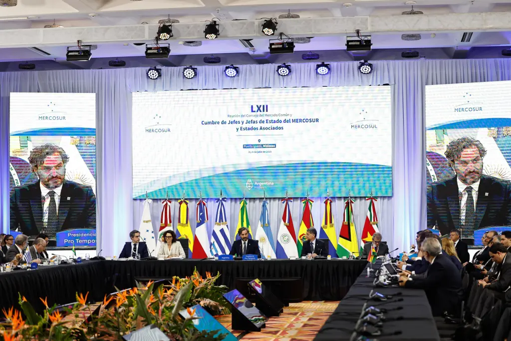 El canciller de Argentina, Santiago Cafiero, participa en una reunión ordinaria del Consejo Mercado Común (CMC) hoy, en el Parque Nacional Iguazú, en Puerto Iguazú (Argentina).EFE/ Juan Ignacio Roncoroni