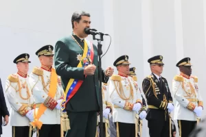 Fotografía cedida por la oficina de Prensa del Palacio de Miraflores que muestra al presidente venezolano, Nicolás Maduro, mientras pronuncia un discurso en el Paseo de Los Próceres, en Caracas (Venezuela). EFE/Prensa Miraflores