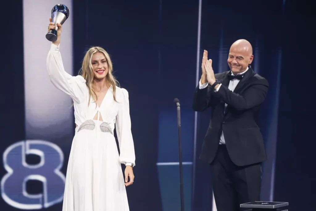 La española Alexia Putella en la gala The Best, en la que fue elegida mejor jugadora del mundo, por segundo año consecutivo. EFE/EPA/Yoan Valat