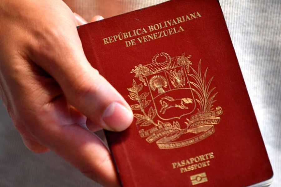Facilitan entrega de pasaportes a venezolanos en España