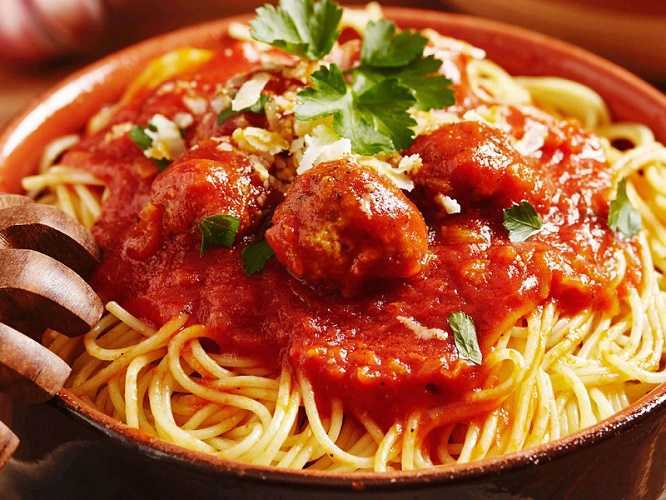 Espagueti con albóndigas