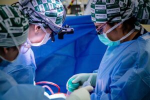 El equipo médico responsable del xenotrasplante. EFE