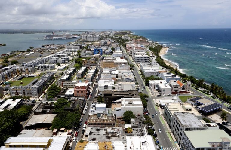 Fotografía aérea que muestra diferentes barrios en San Juan (Puerto Rico). EFE/ Thais Llorca