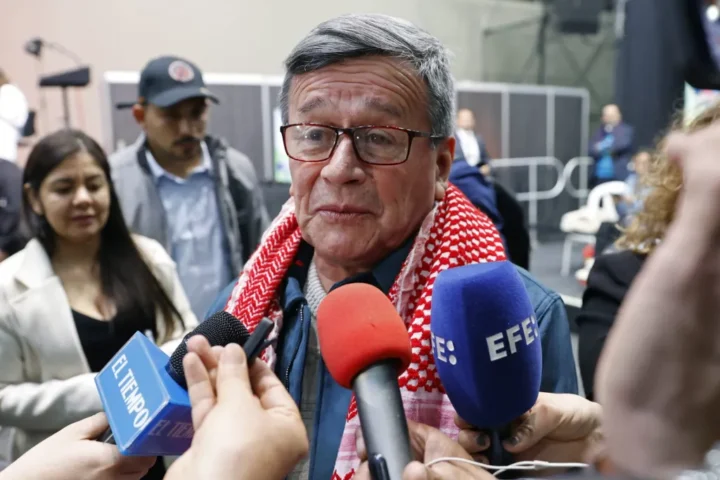 Pablo Beltrán, jefe negociador del ELN, previo al inicio del acto de instalación del Cese Bilateral entre el Estado colombiano y el Ejército de Liberación Nacional. EFE/Mauricio Dueñas Castañeda