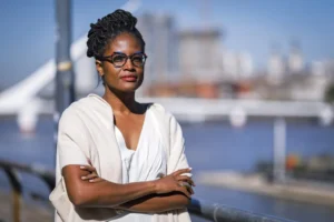 La escritora y periodista Djamila Ribeiro durante una entrevista con EFE, en Buenos Aires (Argentina). EFE/Juan Ignacio Roncoroni