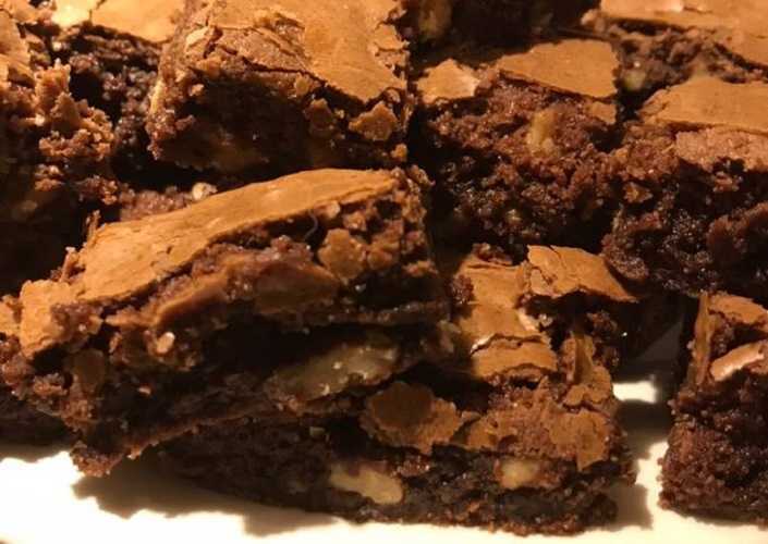Brownies de ciruela y chocolate