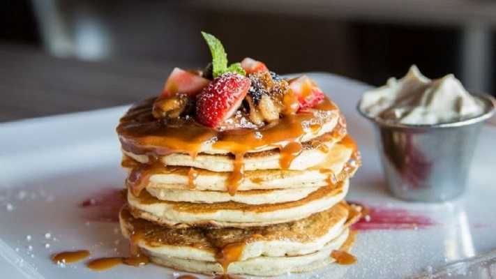 Hot cakes de avena y manzana