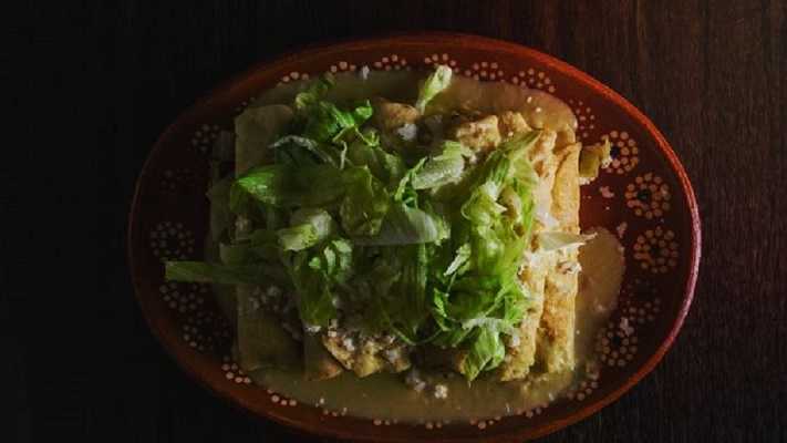 Flautas de pollo en salsa verde
