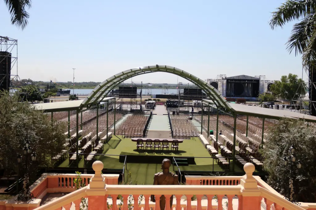 Vista de los preparativos para la ceremonia de investidura presidencial, en el Palacio de López en Asunción (Paraguay). EFE/ Christian Alvarenga