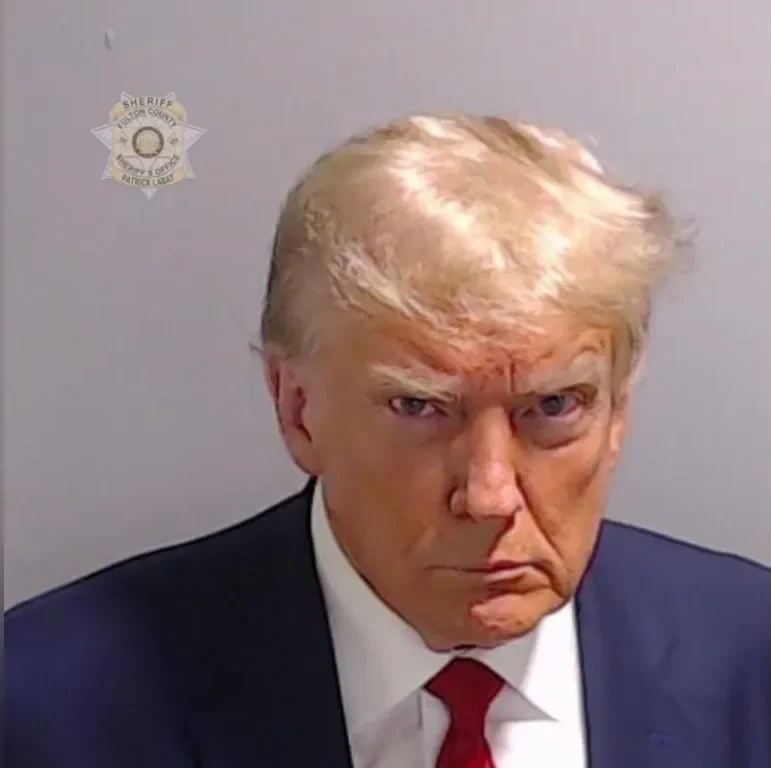 El expresidente de EEUU Donald Trump, en la foto de su ficha policial. EFE/EPA/