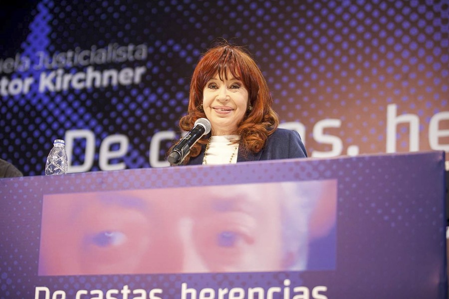 Fotografía cedida por Vicepresidencia de Argentina, que muestra a la vicepresidenta Cristina Fernández durante un acto en Buenos Aires (Argentina). EFE/Vicepresidencia de Argentina