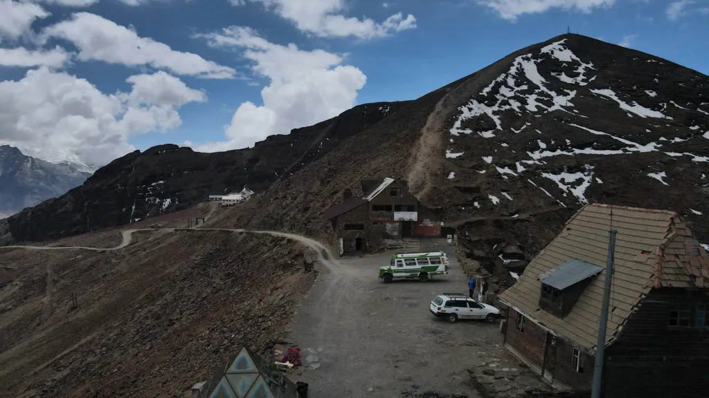 Fotografía del nevado Chacaltaya, en Chacaltaya (Bolivia). EFE/ Luis Gandarillas