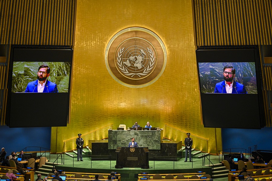 El presidente de Chile, Gabriel Boric Font, habla durante el 78° período de sesiones de la Asamblea General de las Naciones Unidas en Nueva York. EFE/EPA/MIGUEL RODRÍGUEZ