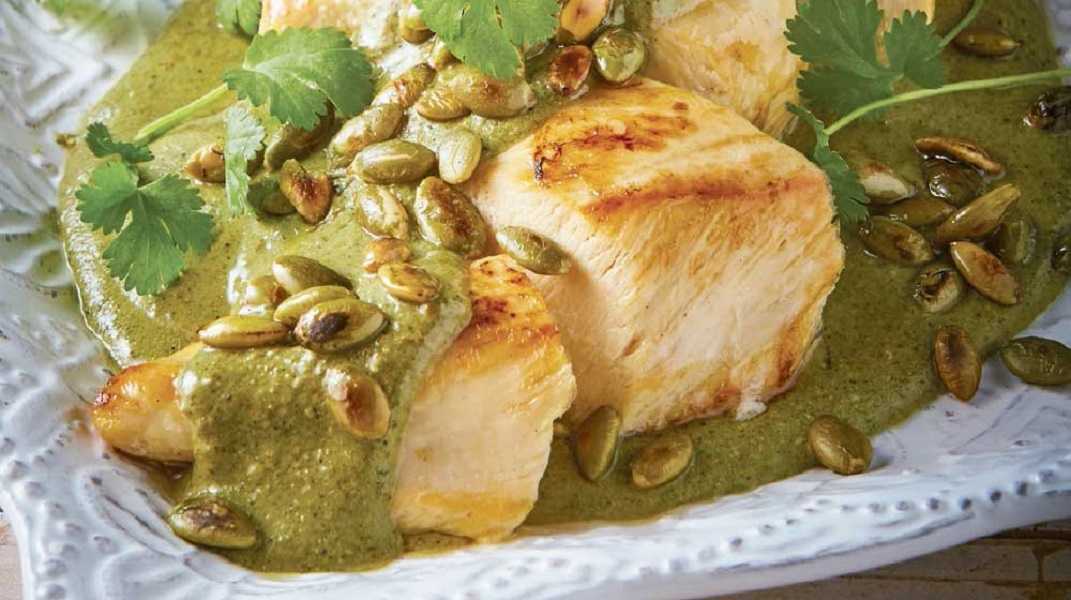 Mole verde con pollo: prepara este sabroso plato