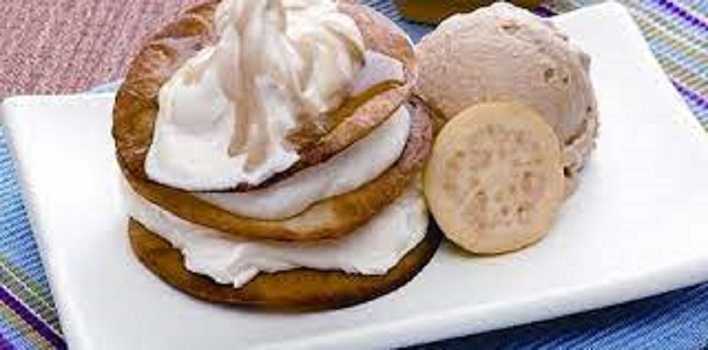 Buñuelos con helado de vainilla