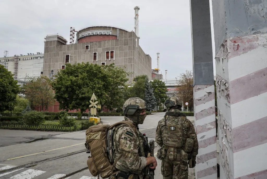 Imagen de archivo tomada durante una visita organizada por las tropas rusas a la ciudad de Zaporiyia. EFE/EPA/Yuri Kochetkov