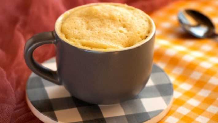 Mug cake de pera con almendras