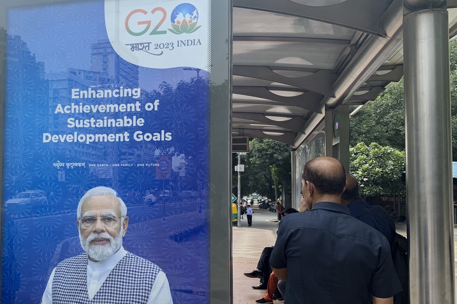 La cara del primer ministro Narendra Modi está presente en las calles y monumentos por los que pasarán los líderes del G20. EFE/Mikaela Viqueira