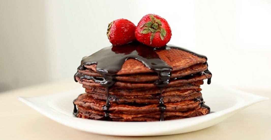 Hot cakes de chocolate: deliciosa receta para desayunar en familia