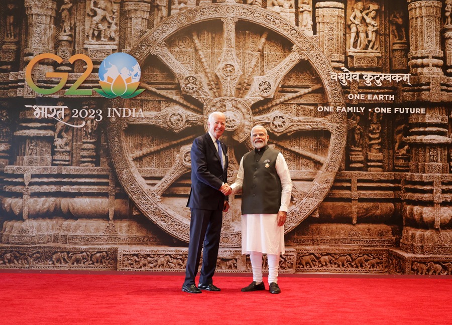 El primer ministro de India, Narendra Modi, da la bienvenida a la cumbre al presidente de Estados Unidos, Joe Biden. EFE/EPA/Oficina de Prensa de India