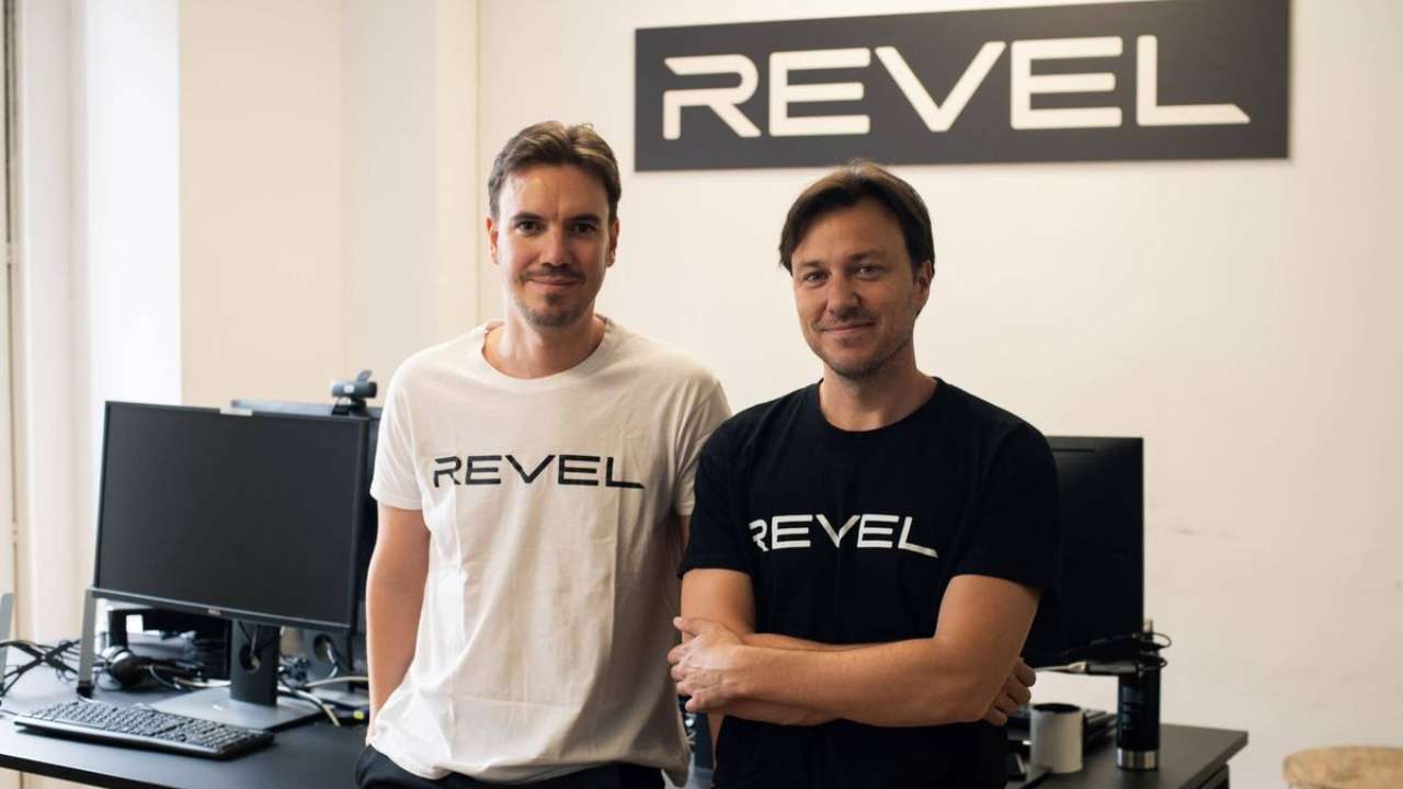 Revel startup española vehículos coches por suscripción