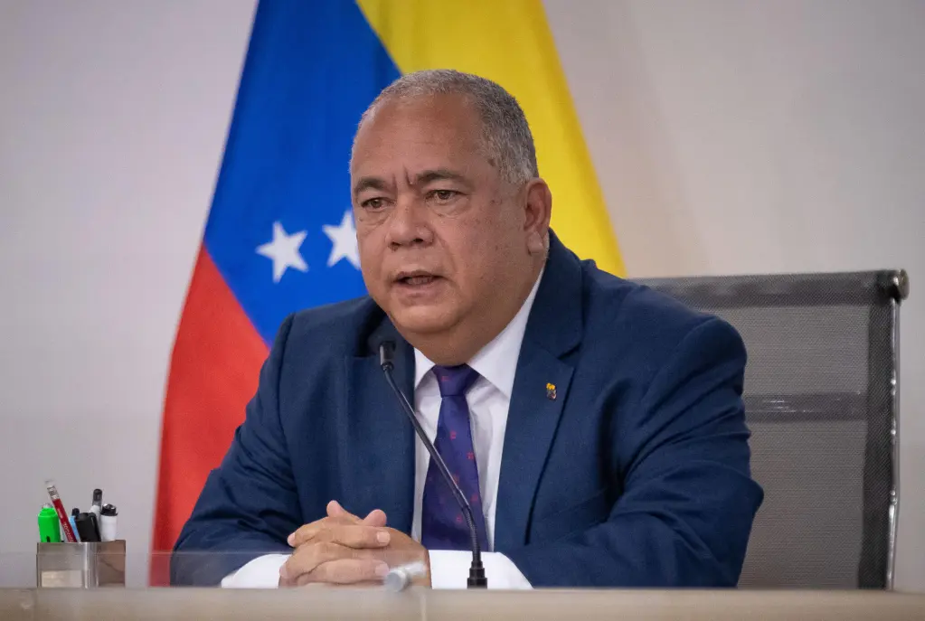 El rector y presidente del Consejo Nacional Electoral (CNE), Elvis Amoroso, participa durante una declaración a los medios de comunicación, hoy, en Caracas (Venezuela). EFE/Rayner Peña R.