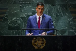 El presidente del Gobierno de España, Pedro Sánchez, habla durante el 78º período de sesiones de la Asamblea General de las Naciones Unidas en Nueva York. EFE/Miguel Rodríguez