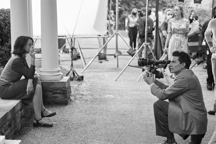 En la imagen, fotograma de "Maestro", con Carey Mulligan como Felicia Montealegre y Bradley Cooper como Leonard Bernstein. EFE/Netflix /Jason McDonald