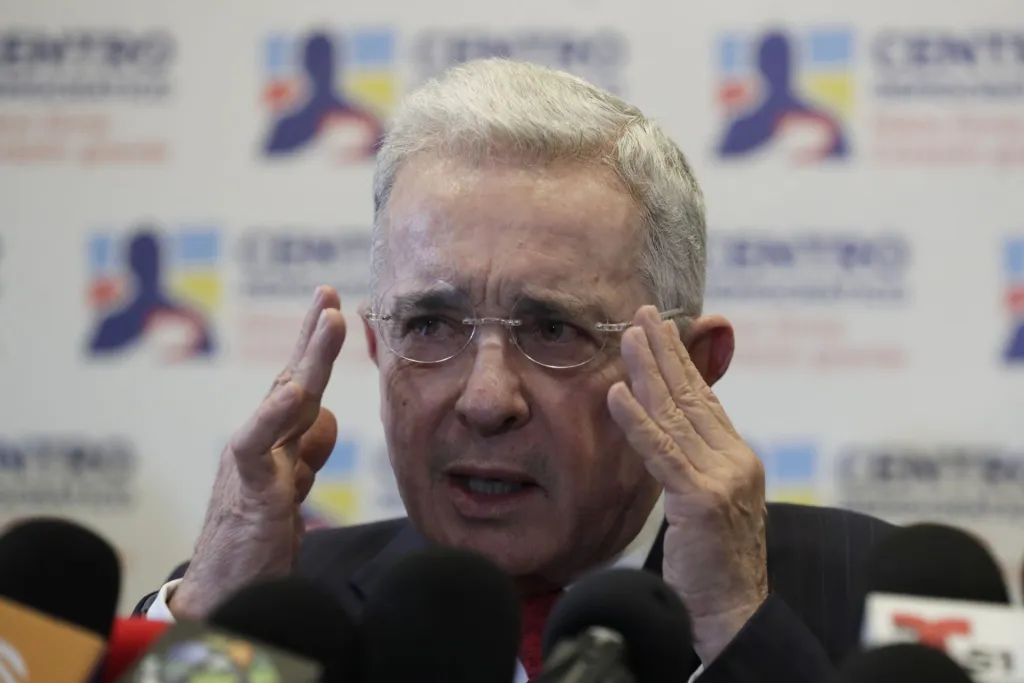 El expresidente colombiano Álvaro Uribe Vélez. EFE/Carlos Ortega