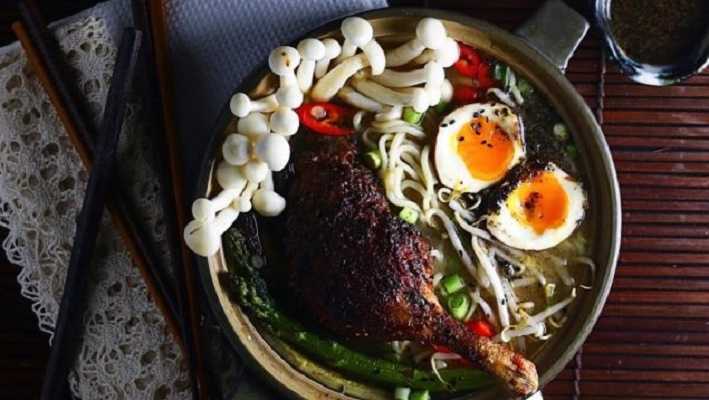 Confit de pato con brotes de bambú