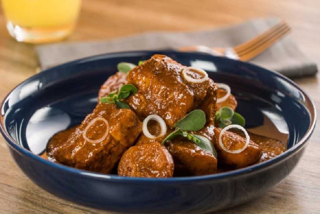 Costillas de cerdo en salsa de pasilla: rica opción para el almuerzo